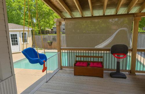 Whitby House | Luxury home 4BR, Pool, & 5 Mins to 401