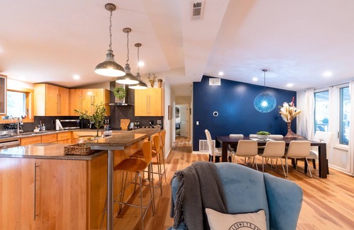 Wilburn House | Luxury home, fishing resort with fire pit, coffee bar, pool and hot tub. Pets OK