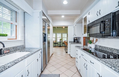 Oakton House | Luxury Home in Vienna, VA I Private Yard I Gym I 30 Day Minimum