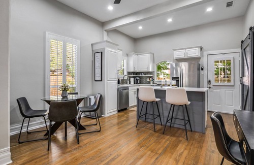McKinney House | Luxury Home Stay Near Historic Downtown McKinney