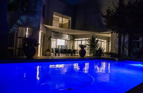 West Beach Villa | Luxury home walking distance to Blouberg beach
