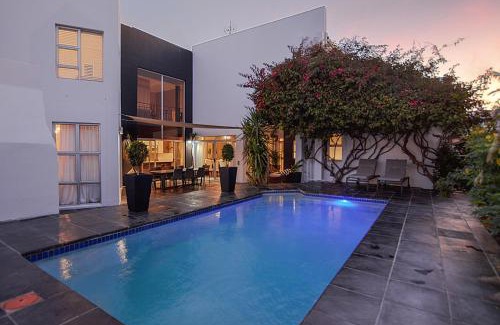 West Beach Villa | Luxury home walking distance to Blouberg beach