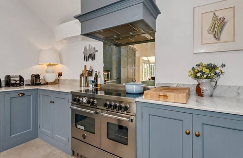 Long Melford House | Luxury Home with Large Garden - The School House