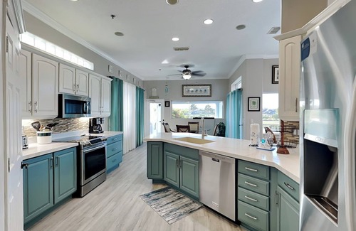 Painters Walk House | Luxury Home with Water Views, Private Pool+ Outdoor Bar + Grill