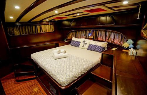 Bodrum City Center Boat Rental | Luxury Hotel Boat in Bodrum Marina