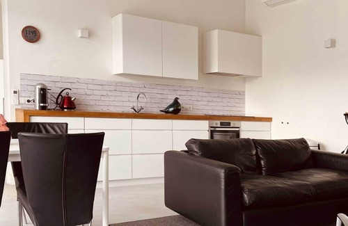 Municipality of Oosterhout House | Luxury house and large garden in a wooded area