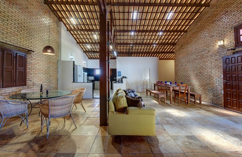 Porto das Dunas House | Luxury House BEACH PARK-7 SUITES AR/TV-27 People-50m from Beach