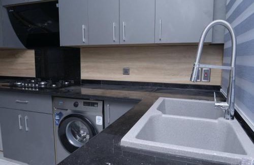 Abuja House | Luxury House - Sleeps 8 & Free Parking