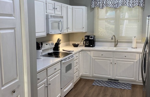 Salem Condo | Luxury Keowee Key Condo with 2 en-suites