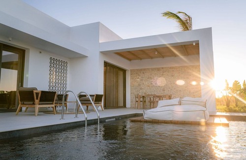 Tingaki Villa | Luxury Kos Villa | Villa Pigwidgeon | 1 Bedroom | Spacious Furnished Sun.