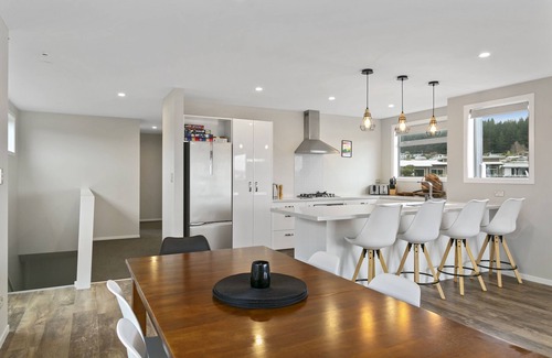 Motuoapa House | Luxury lake house, perfect for a family getaway
