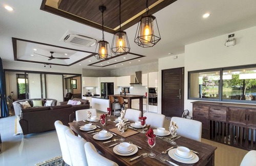 Chiang Mai Villa | Luxury Lakefront Villa near the City in Green Community
