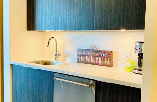 Humber Bay Shores Condo | Luxury Lakefront Oasis❤️ Stunning Views of the Lake, Harbour & Toronto Skyline❤️