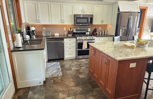 Nisswa Cabin | Luxury Lakefront Retreat:Hot Tub, Game Room, Views