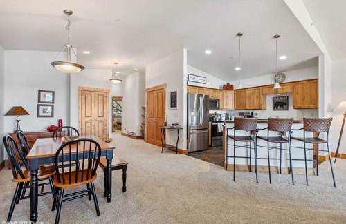 Lakeside Condo | Luxury Lakeside Life