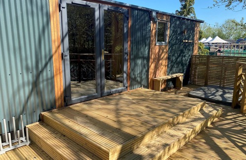 Dilton Marsh Ski Chalet | Luxury Lakeside Lodge KINGFISHER, with Hot Tub