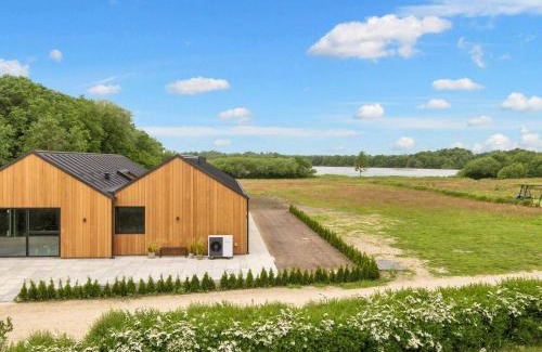 Ansager House | Luxury Lakeside Retreat - By Traum Ferienwohnungen