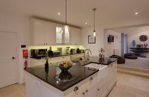Milton Abbas House | Luxury Large Five Bedroom Family House Sleeps 10