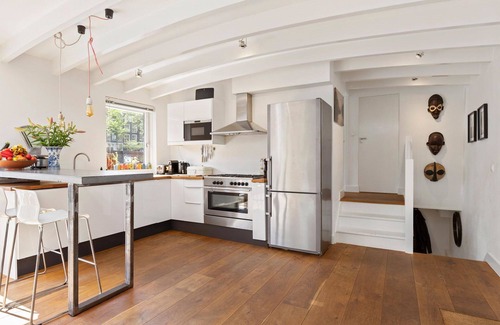 Nieuwmarkt en Lastage Boat Rental | Luxury large Houseboat-Apartment with Airco in City Center.