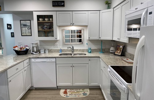 Norfolk Condo | Luxury living in quiet, upscale Norfolk neighborhood