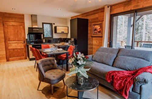 Le Chambon-sur-Lignon Cottage | Luxury Lodge with Private Hot Tub, Sports Facilities, and Wellness Options at Chambon-sur-Lignon