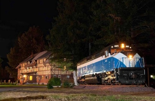 Essex House | Luxury Locomotive Lodge - GN 441