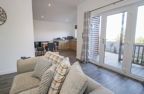 Dyserth Cottage | LUXURY LODGE 53, pet friendly, with pool in Dyserth