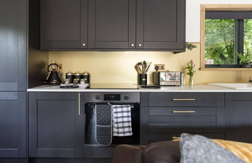 Funtington Cottage | Luxury Lodge near Bosham with private hot tub.