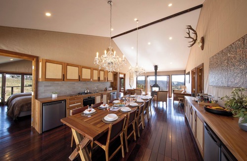 Capertee House | Luxury Lodge near Blue Mountains, Stunning, Spacious, mountain and river access