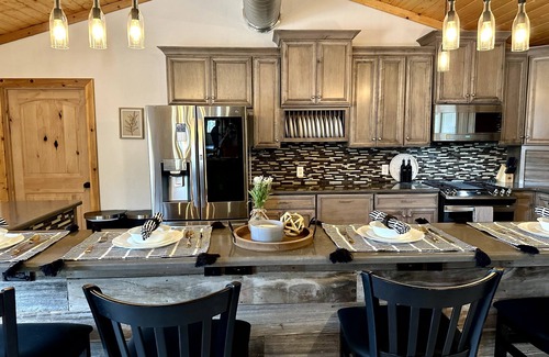 Waynoka Cabin | Luxury Lodge near Little Sahara. Perfect for Outdoor Adventure & Family Retreats