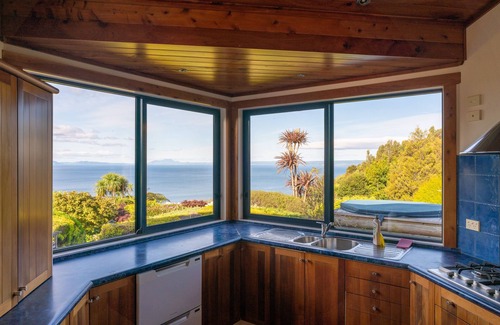 Mount Ruapehu Ski Area House | Luxury lodge with expansive views of Lake Taupo - private and quiet.