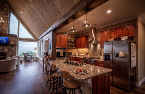 Winona House | Luxury Lodge with Ride-In-Ride-Out Location - WiFi - Sweeping Mountain Views