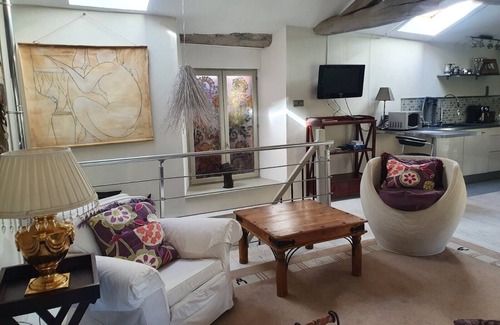Soueich Apartment | Luxury loft in rural Pyrenees village-relax, walk, cycle, birdwatch, chill, wifi