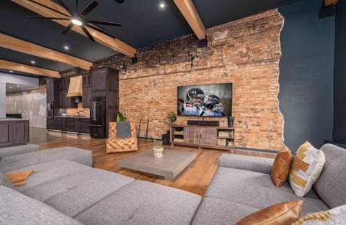 Lincolnton House | Luxury Loft Overlooking Downtown