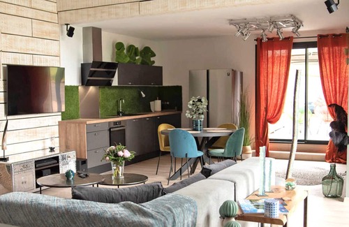 Cognat-Lyonne Cottage | Luxury Loft with Heated Pool, Spa, and Garden near Vichy