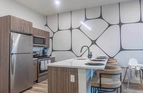 East Orange Apartment | Luxury Lookout: NYC view, 2BR+Free Parking, Sleeps 8, 20%Off