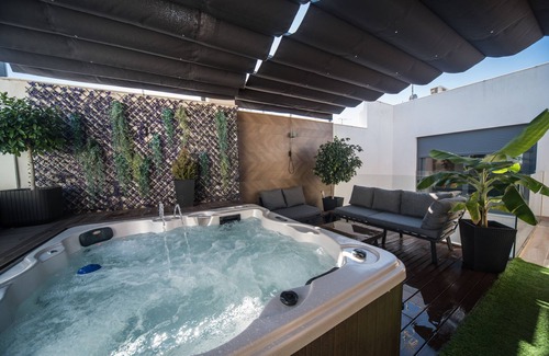 San Lorenzo Apartment | Luxury & Lovely 3 bedroom with Hot tub/Spa/Jacuzzi