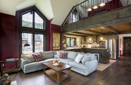 Stoneham Ski Chalet | Luxury Mountain Cottage