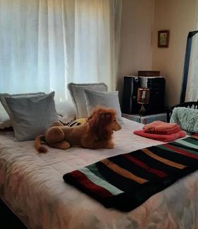 South-East District Bed & Breakfast | Luxury Mama Africa BnB , Diamond Mine Tours