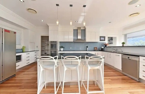 Mandalong House | Luxury Mandalong Mansion with Pool & Spa