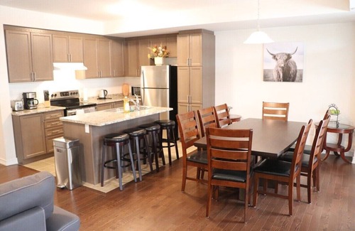 Markham House | "Luxury Markham home: mins to Toronto, plazas nearby