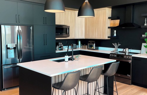 White City House | "Luxury Meets Nature: Trendy 2-Bedroom Studio in Scenic Oasis