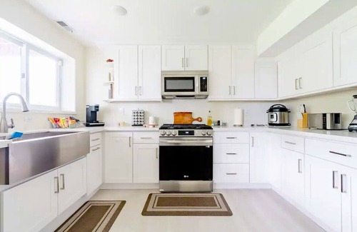 Leschi House | Luxury Meets Serenity – Your Dream Stay Awaits!