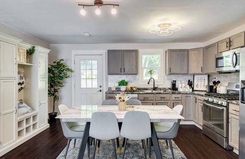 Parkdale House | Luxury Midterm Rental for Families, Medical and Corporate Professionals Cincy