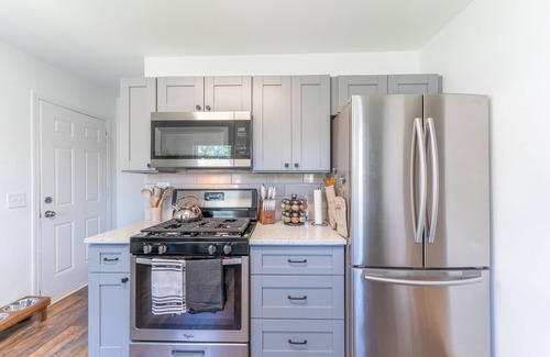 Powderhorn House | Luxury Minneapolis 3BR House with Hot Tub!