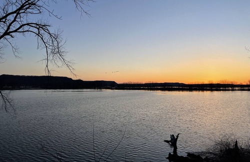 Buffalo City House | Luxury Mississippi River Vacation Home w Private Dock-Great Fishing Getaway