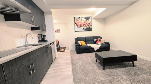 Airdrie Apartment | Luxury Modern 2-Bedroom Suite