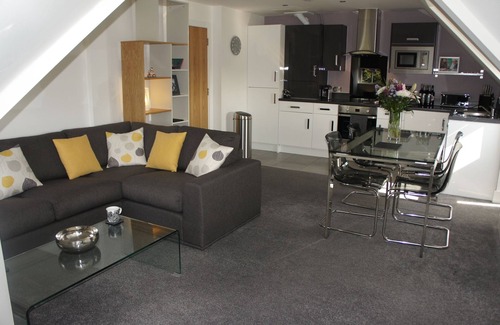 Winton Apartment | Luxury, modern, contemporary 2 bed apartment mins from town centre, golf & beach