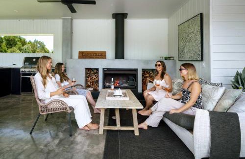 Kin Kin House | Luxury Modern Country Retreat