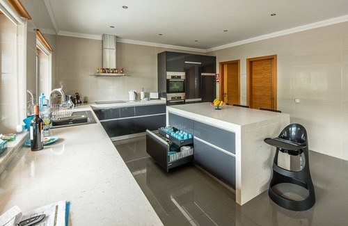 Foz do Arelho Villa | Luxury modern family villa with lagoon views, private heated pool, free wifi